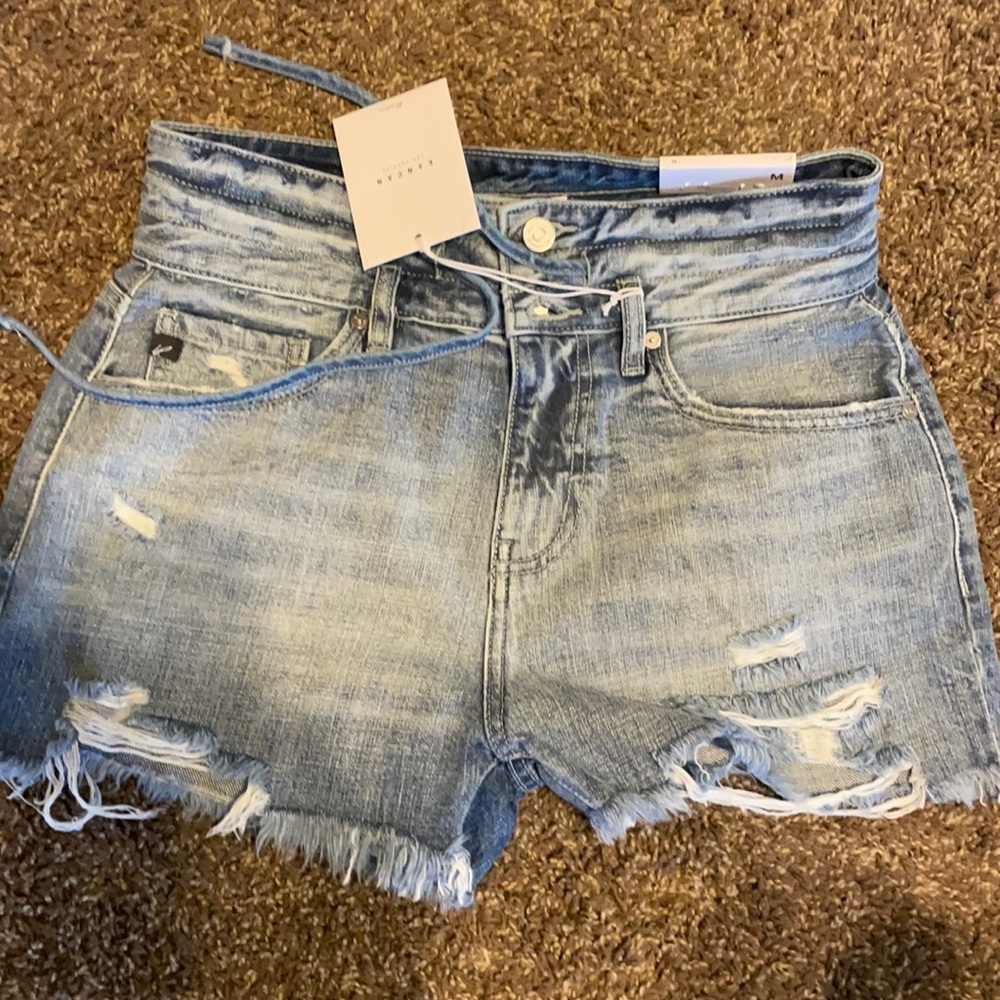 It’s a size Medium Kancan shorts.